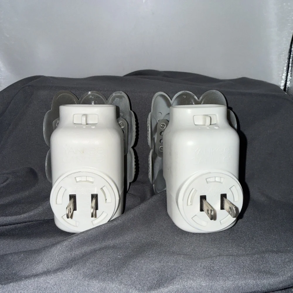 Set Of 2 YANKEE CANDLE SCENTPLUG DIFFUSER Glazed & Embossed Burst w/ NIGHT LIGHT